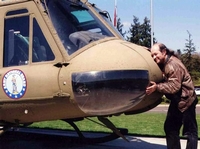 Edward Smith v dobách, kdy udržoval milostný poměr s vrtulníkem.