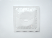 Perforace obalu kondomu otevíratelného jednou rukou
