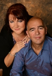 Manželé Sue a Kieth jsou zakladateli swingers hotelu Paradise
