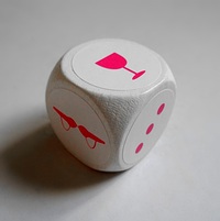 Hrací kostka v Nevinných hrátkách obsahuje místo číel pět a šest speciální symboly.