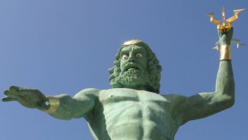 Zeus: Nejvyšší bůh řecké mytologie a jeho zvrhlé sexuální avantýry