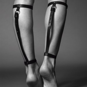 Ozdobné řemínky na nohy MAZE, černé – BDSM postroje