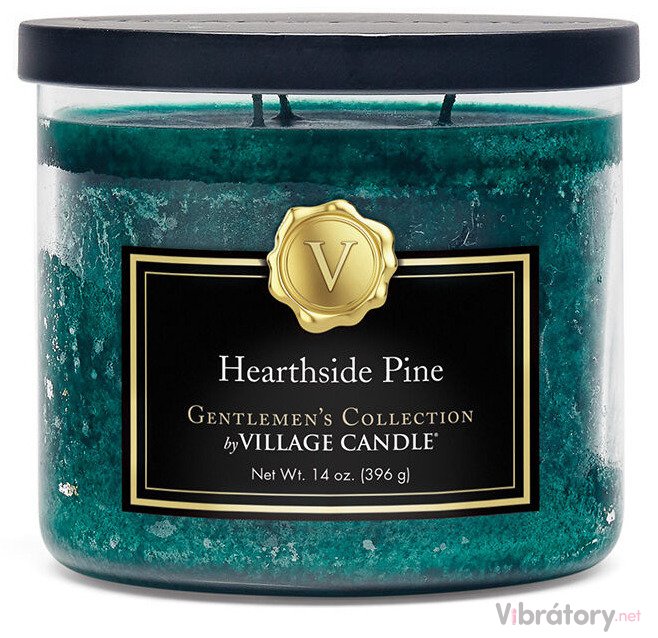 Levně Vonná svíčka Village Candle Hearthside Pine – borovice u krbu, 396 g