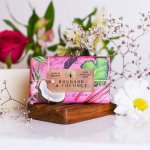 Luxusní tuhé mýdlo English Soap Company – rebarbora a kokos