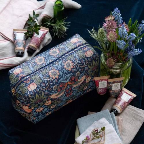 Kosmetická taška Heathcote & Ivory Morris At Home Strawberry Thief