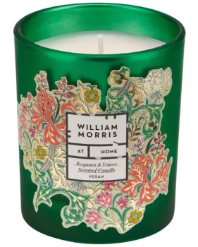 Vonná svíčka William Morris At Home – bergamot a vetiver – Vonné svíčky