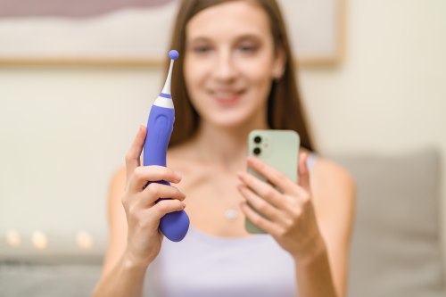 Oboustranný vibrátor se 3 nástavci Hyphy