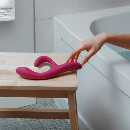 Tvarovatelný vibrátor s králíčkem We-Vibe Nova 2