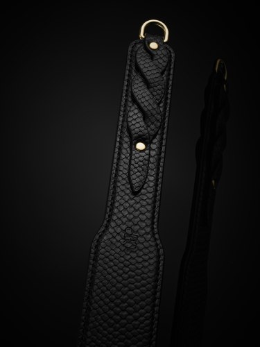 Plácačka s pleteným designem Guilty Pleasure