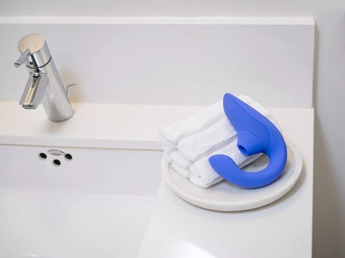 Vibrátor s pulzační stimulací klitorisu Womanizer Blend