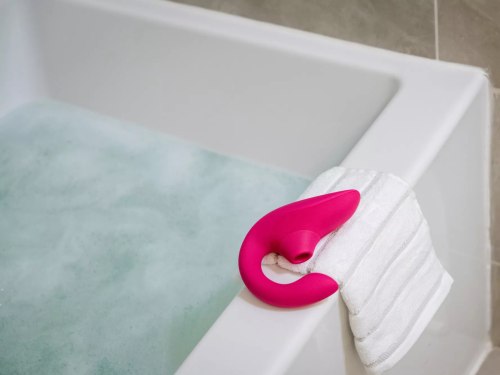 Vibrátor s pulzační stimulací klitorisu Womanizer Blend