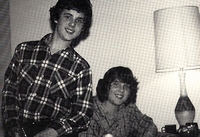 David ještě jako Brenda (vpravo) se svým dvojčetem Brianem