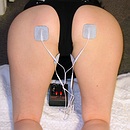 Zadek a stehna jsou ideálním místem pro nalepení elektrod.