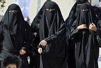 Arabské dívky to mají kvůli burkám při seznamování těžké