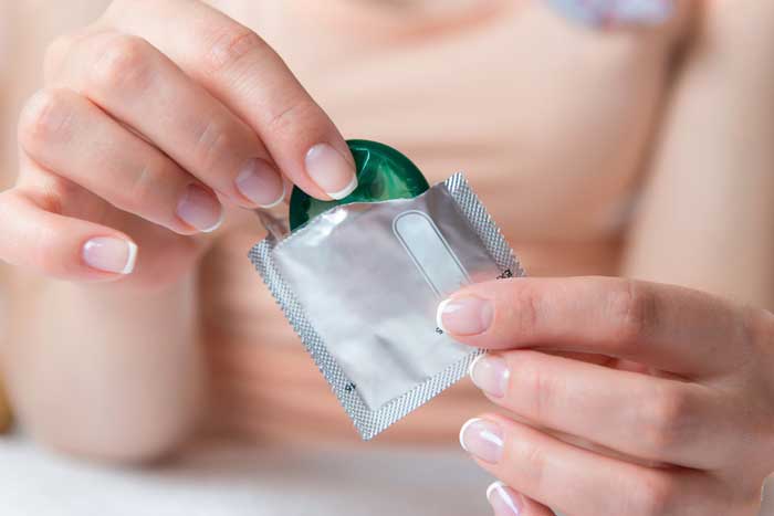 Kondom v ruce